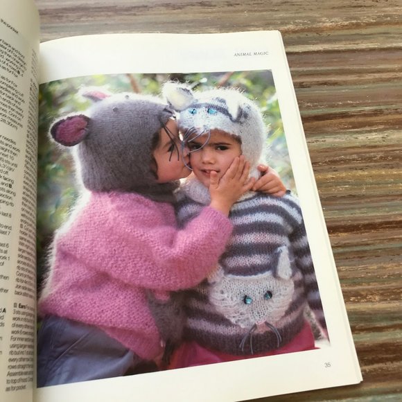 Family Knits Pattern Book for Matching Sweaters Hats Scarves Pullovers 1988 - Picture 5 of 9